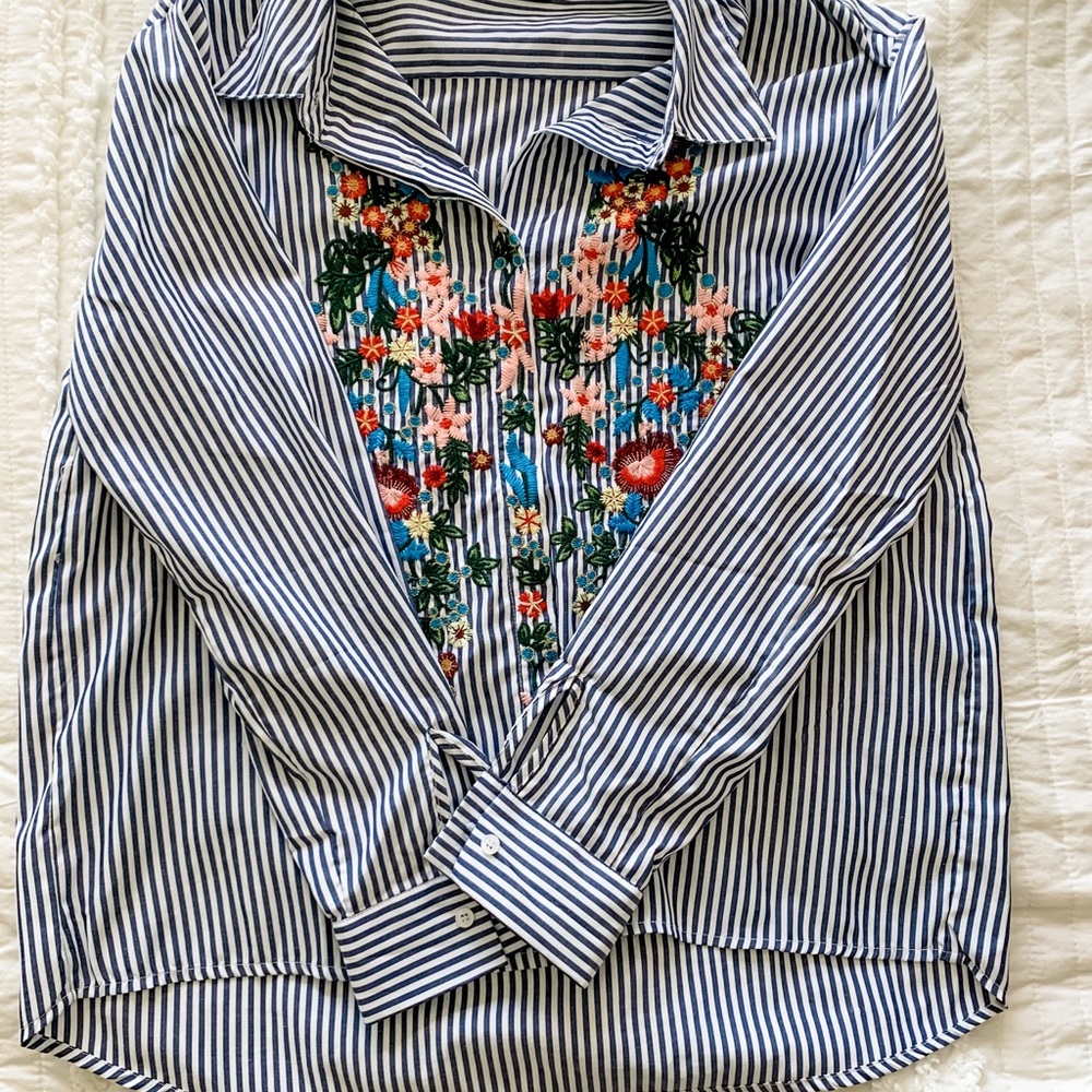 NWOT Cliche’ Embroidered Stripe Top